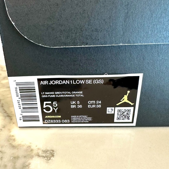 Air Jordan 1 Low SE- Rabbit - Picture 7 of 7